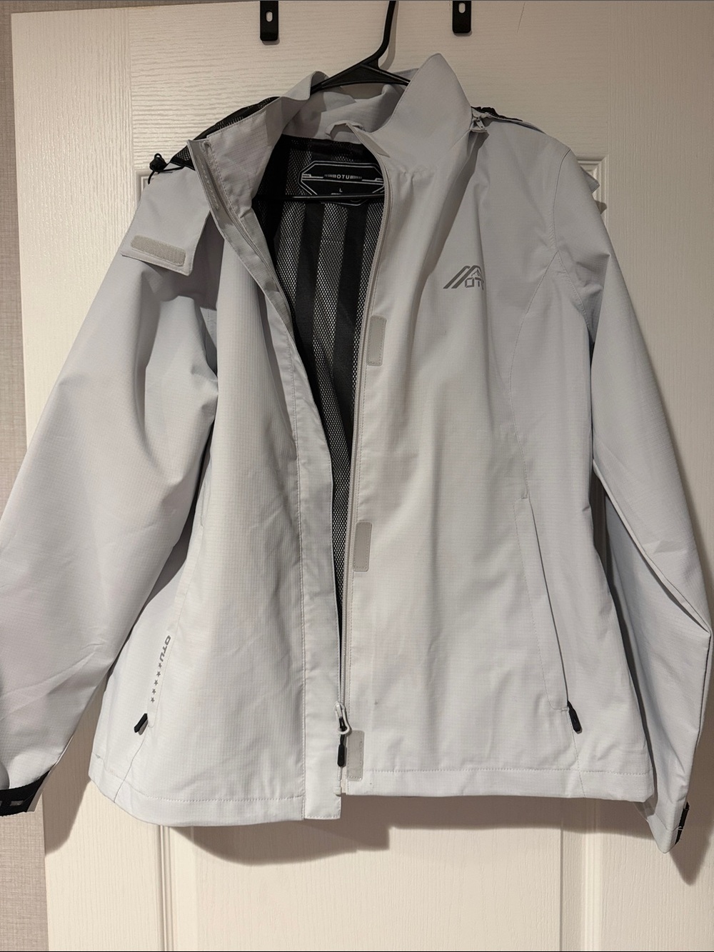 Light Gray Women’s Ski Jacket with Weatherproof Shell
